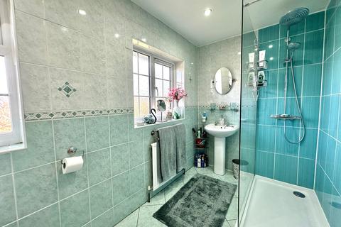 6 Deanfield, Bovingdon, Hemel Hempstead, HP3 0EW