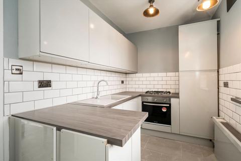 2 bedroom flat to rent, Aspen Gardens, London W6