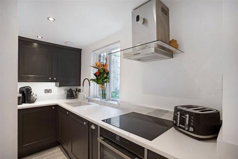Flat 2, 10 Redburn Street, London, SW3 4BX