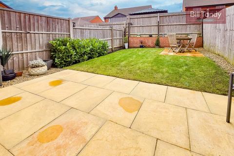 9 Wallis Drive, Streethay, Lichfield, WS13 8WR