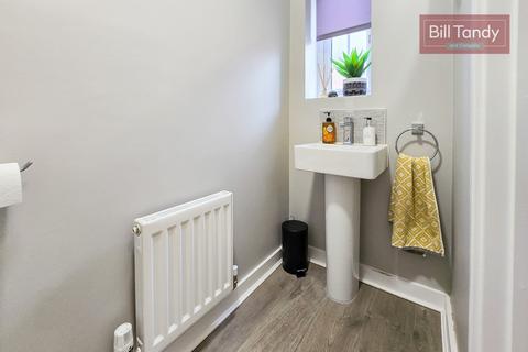9 Wallis Drive, Streethay, Lichfield, WS13 8WR