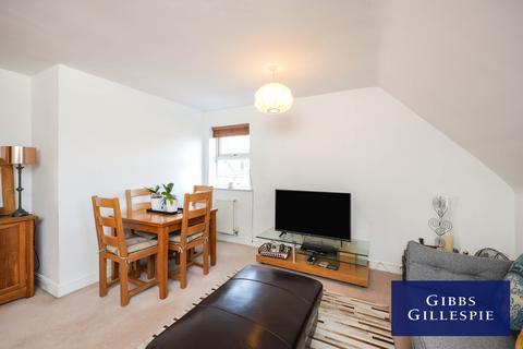 2 bedroom flat to rent, Wood Lane, Ruislip, HA4