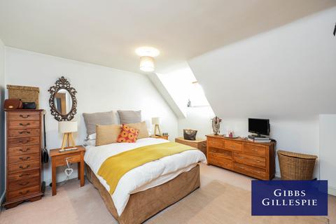 undefined, Wood Lane, Ruislip, HA4