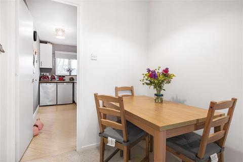 24 The Willows, Caversham, Reading, RG4 8BD
