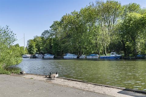 24 The Willows, Caversham, Reading, RG4 8BD