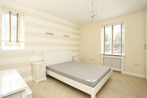 3 bedroom flat to rent, Finchley Road, Hampstead, London, NW3