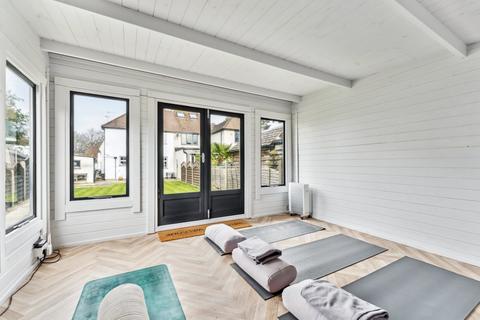 271 The Parkway, Iver, SL0 0RJ