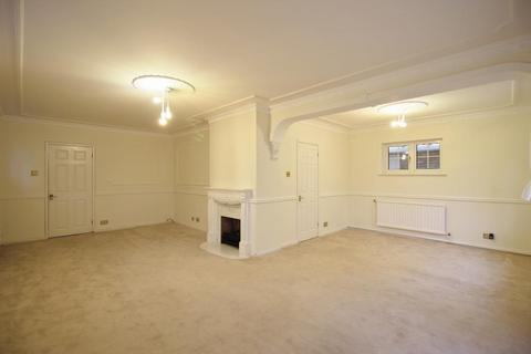 4 bedroom detached house to rent, Ferndown, Hornchurch