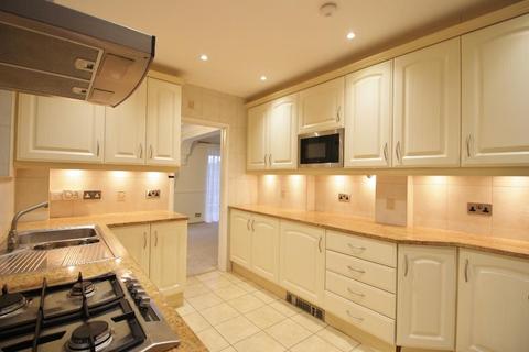 4 bedroom detached house to rent, Ferndown, Hornchurch