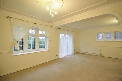 4 bedroom detached house to rent, Ferndown, Hornchurch