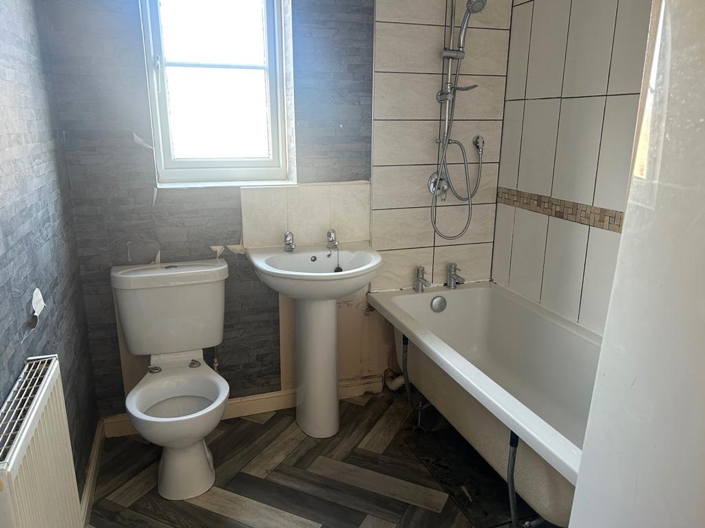 Bathroom T202502261103.jpg