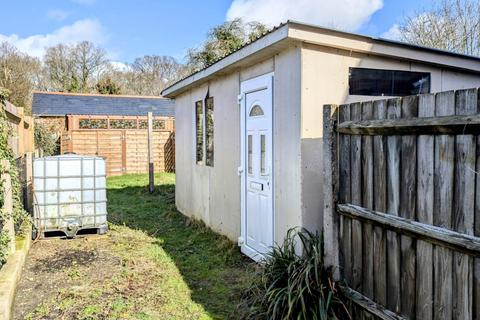 2 Eleanor Close, Passfield, Liphook, GU30 7TX