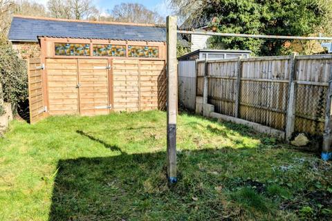 2 Eleanor Close, Passfield, Liphook, GU30 7TX