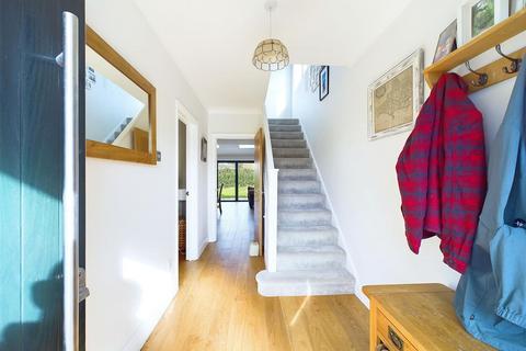 4 Helen Close, West Molesey, KT8 2PU