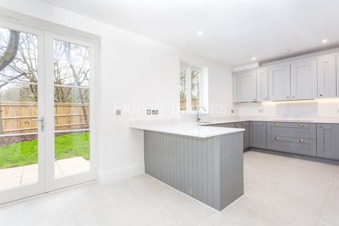 5 bedroom detached house to rent, Lushington Drive, Barnet, EN4