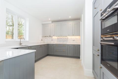 5 bedroom detached house to rent, Lushington Drive, Barnet, EN4
