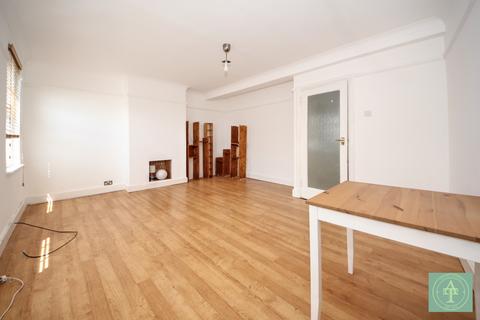 3 bedroom flat for sale, Hampden Square, London, N14