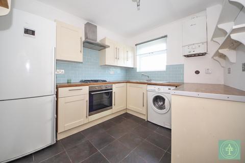 3 bedroom flat for sale, Hampden Square, London, N14