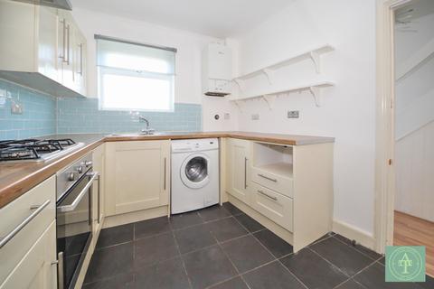 3 bedroom flat for sale, Hampden Square, London, N14