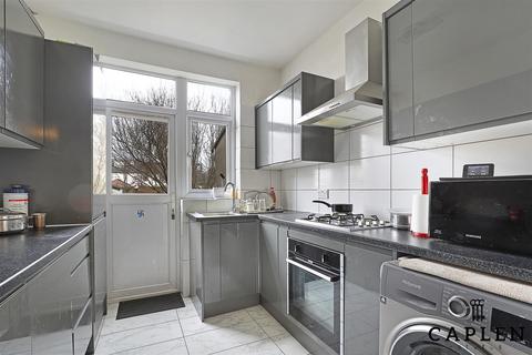 3 bedroom house for sale, Castleview Gardens, Gants Hill