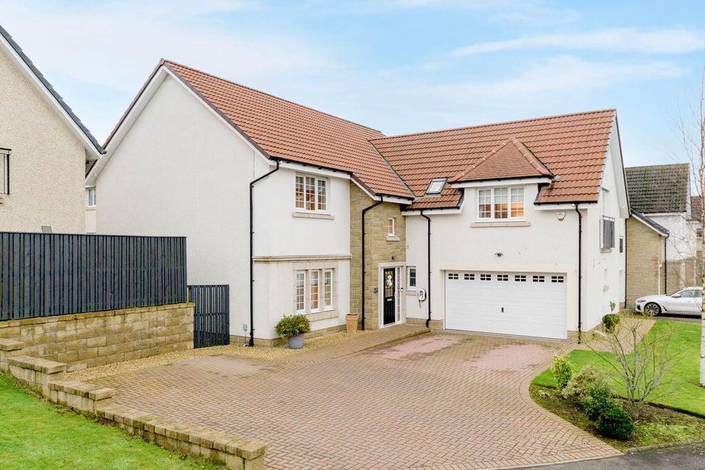 Young Crescent, Larbert, FK5 5 bed detached house - £524,995