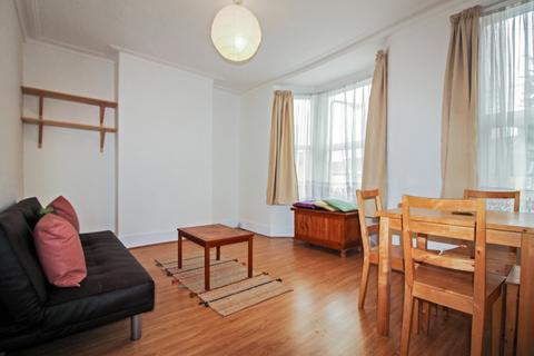 1 bedroom flat to rent, 4 The Crescent, London