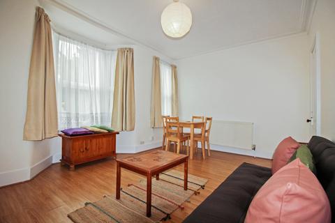 1 bedroom flat to rent, 4 The Crescent, London