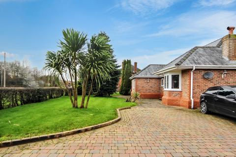 2 bedroom detached bungalow to rent, Manchester Road, Woolston, WA1