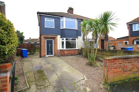 3 bedroom semi-detached house to rent, Meadowbrook Close, Norwich NR1