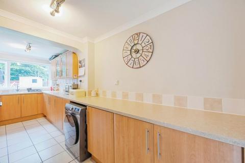 3 bedroom house to rent, St. Margarets Road, Lichfield