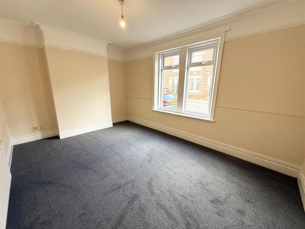 Bedroom 1.jpg