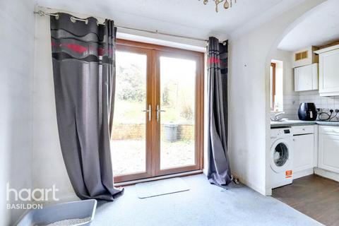 3 bedroom semi-detached house for sale, Mountview Close, Basildon