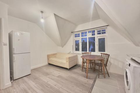 2 bedroom flat to rent, St. Margarets Road, SE4 1YL