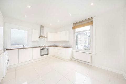 3 bedroom flat to rent, Quinton Street, London SW18