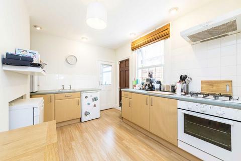 1 bedroom flat to rent, Duntshill Road, London SW18