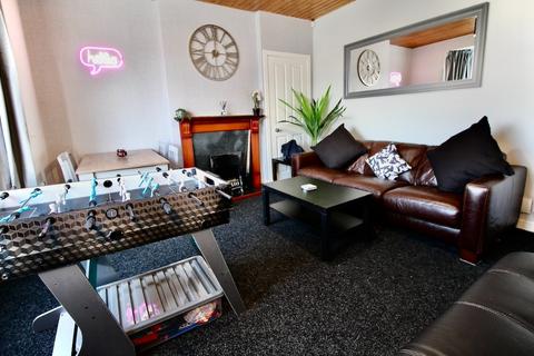4 bedroom flat to rent, Sighthill Terrace, Sighthill, Edinburgh, EH11