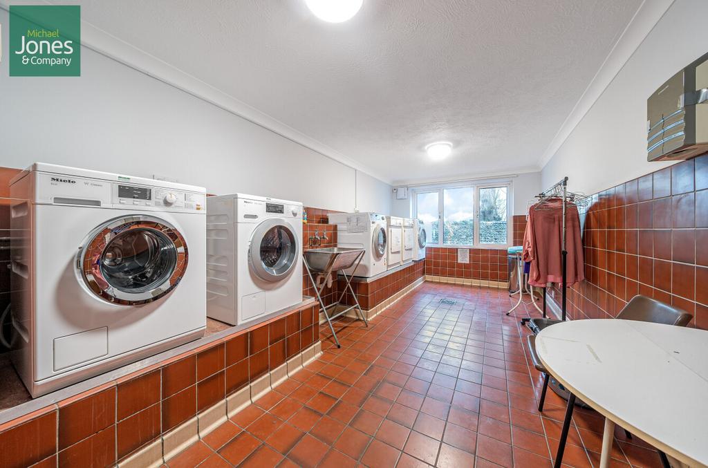 Comm Laundry Room