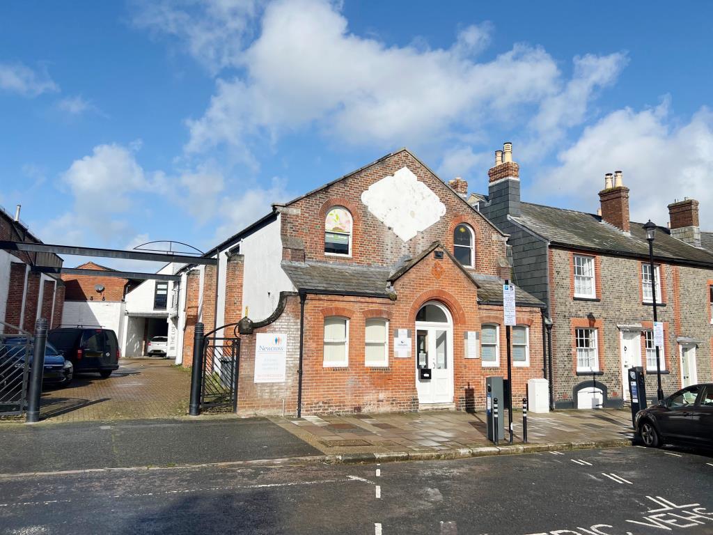 View of property from the pavement
