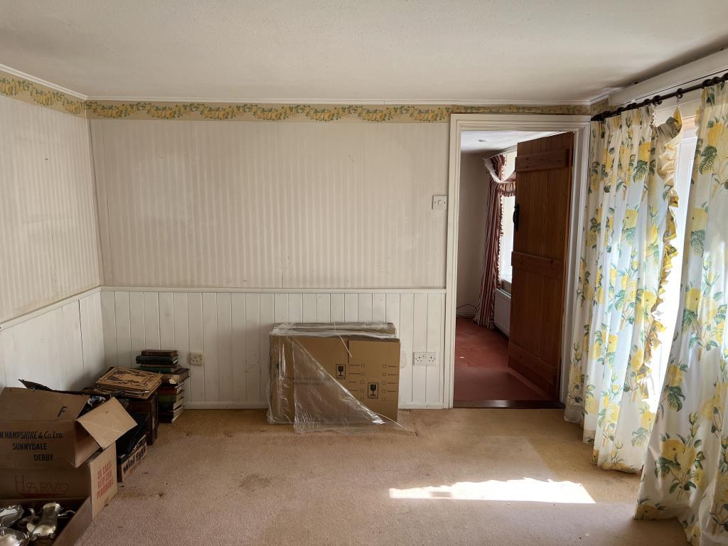 Study room between kitchen and living room