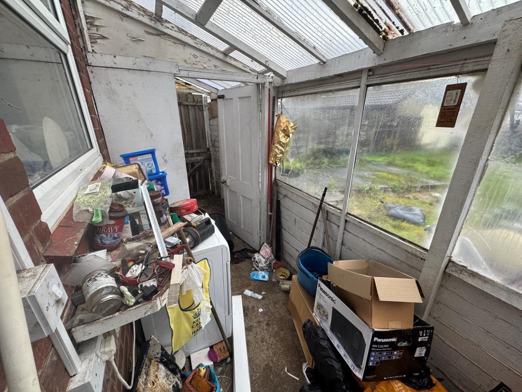 Rear lean-to