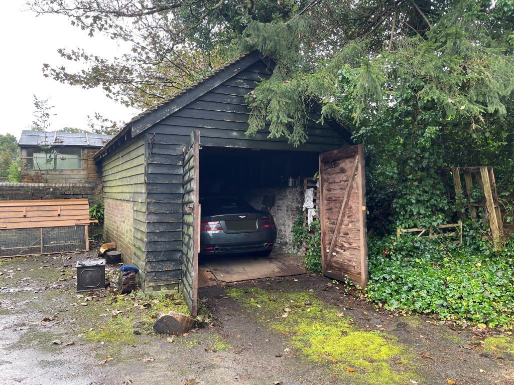 Detached garage