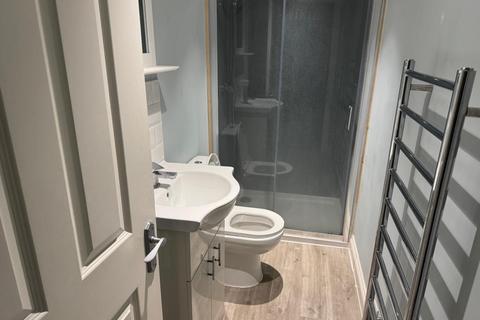 Basement Flat, Unicorn House, 7 Castle Street, Dover, CT16 1PT