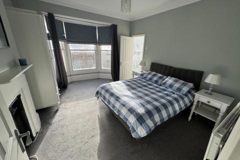 Basement Flat, Unicorn House, 7 Castle Street, Dover, CT16 1PT