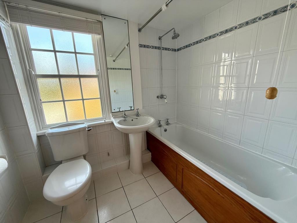 Bathroom with W.C.