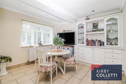 undefined, Howfield Green, Hoddesdon
