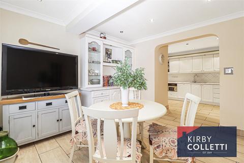 undefined, Howfield Green, Hoddesdon