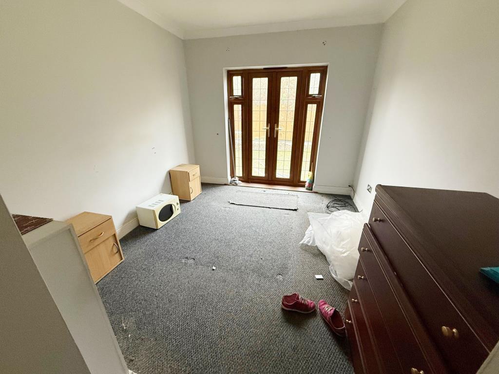 Ground floor room with access to en-suite and door