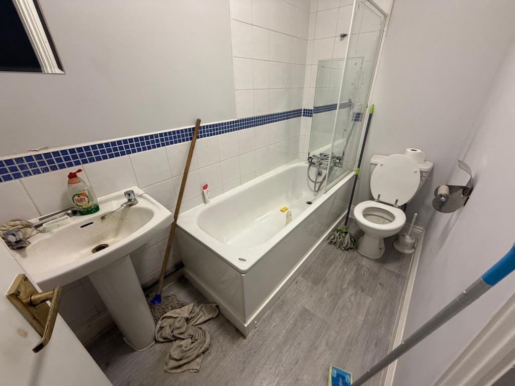 Bath, sink and w/c