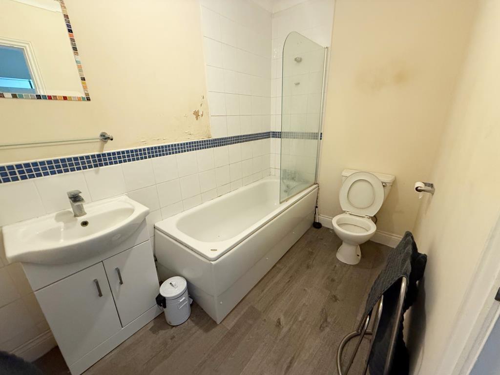 Bath, sink and w/c