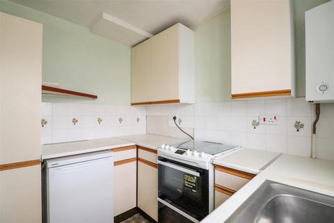 2 bedroom end of terrace house for sale, Perth Way, Horsham